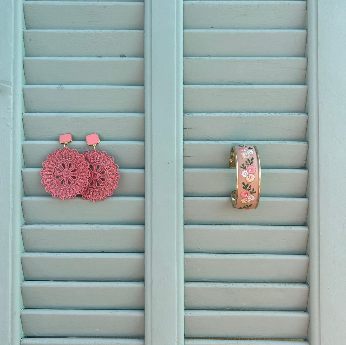 Accessoires brodes MAISON PERNILLE pour l'été 