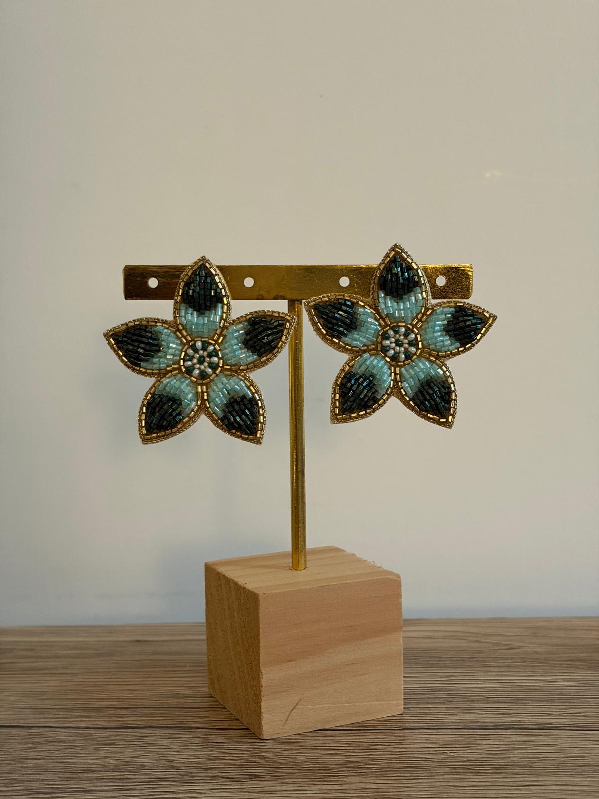 Boucles d'oreilles brodées perlées Cléa