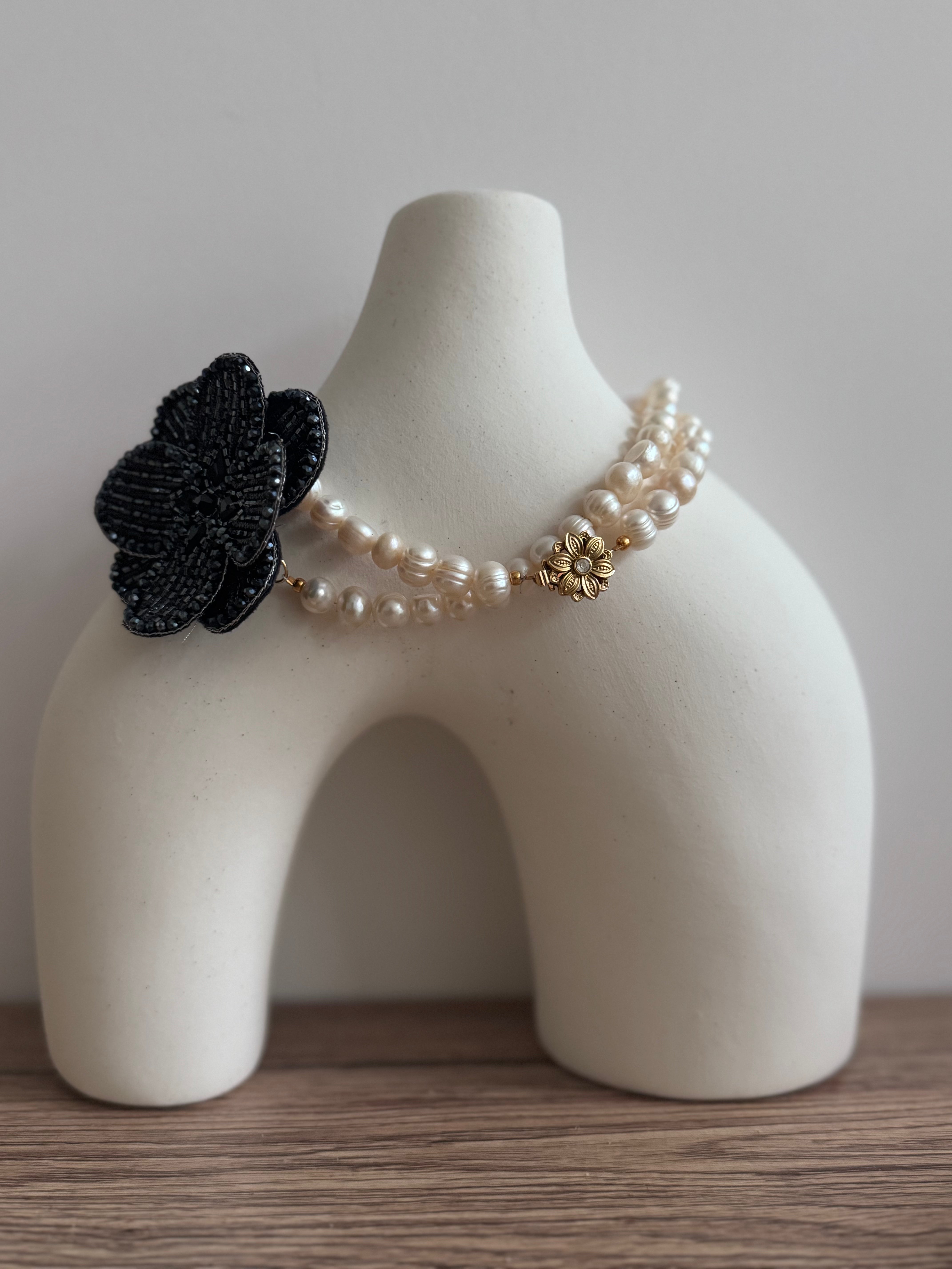 Collier - Broche "Brodé Perlé : Angélique
