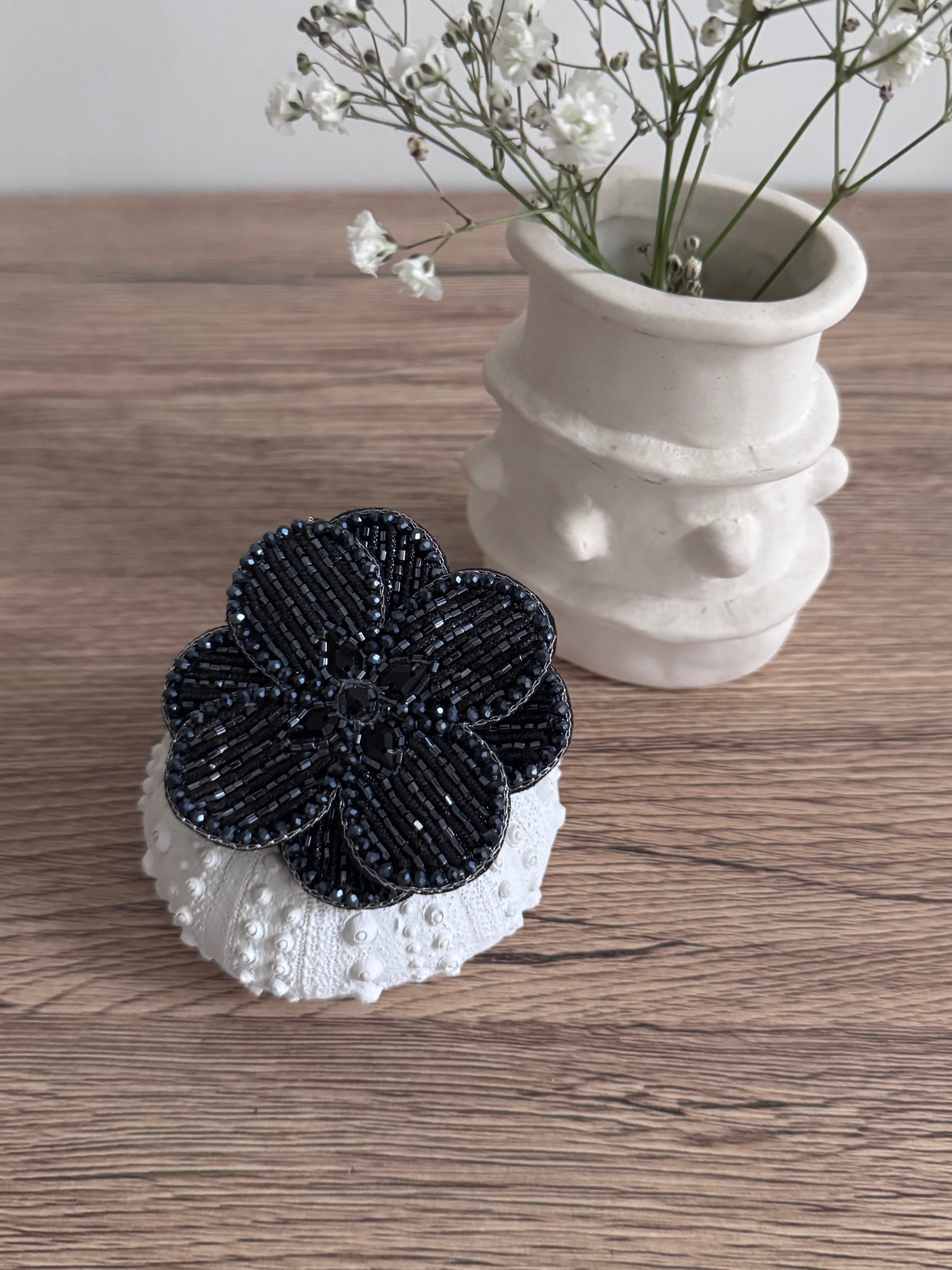 Broche Brodée : Angélique