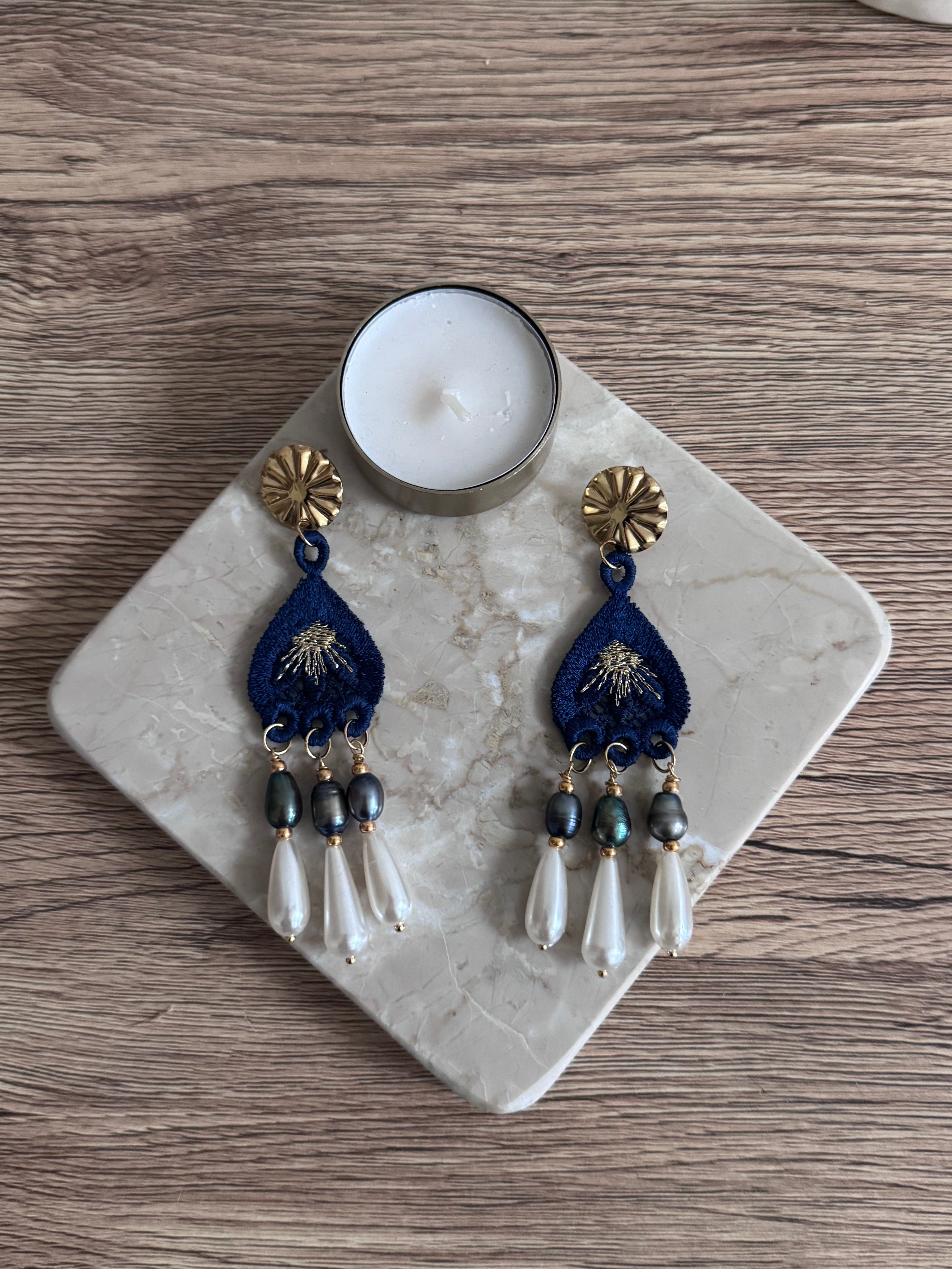 Boucles d'oreilles brodées perlées : JULIETTE