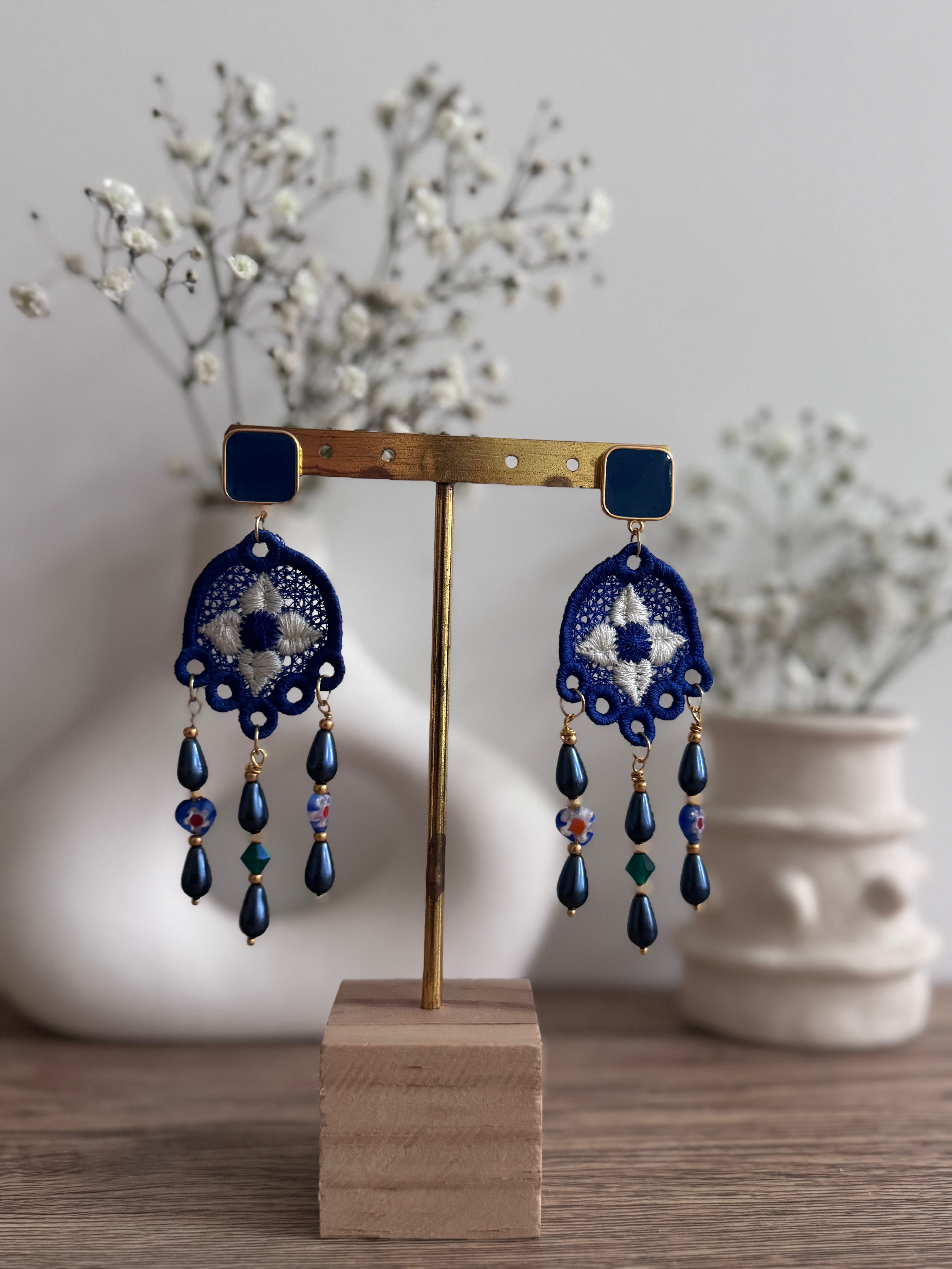 Boucles d'oreilles brodées perlées : MARIA