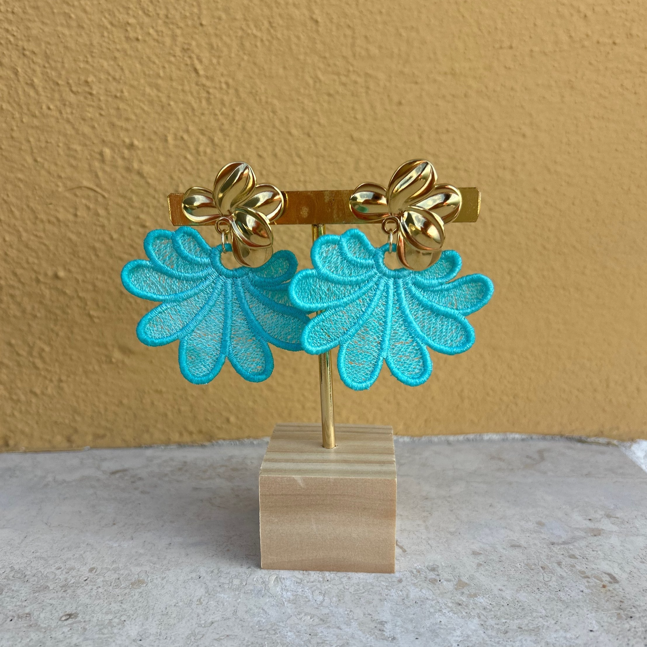 Boucles d'oreilles brodées Angèle