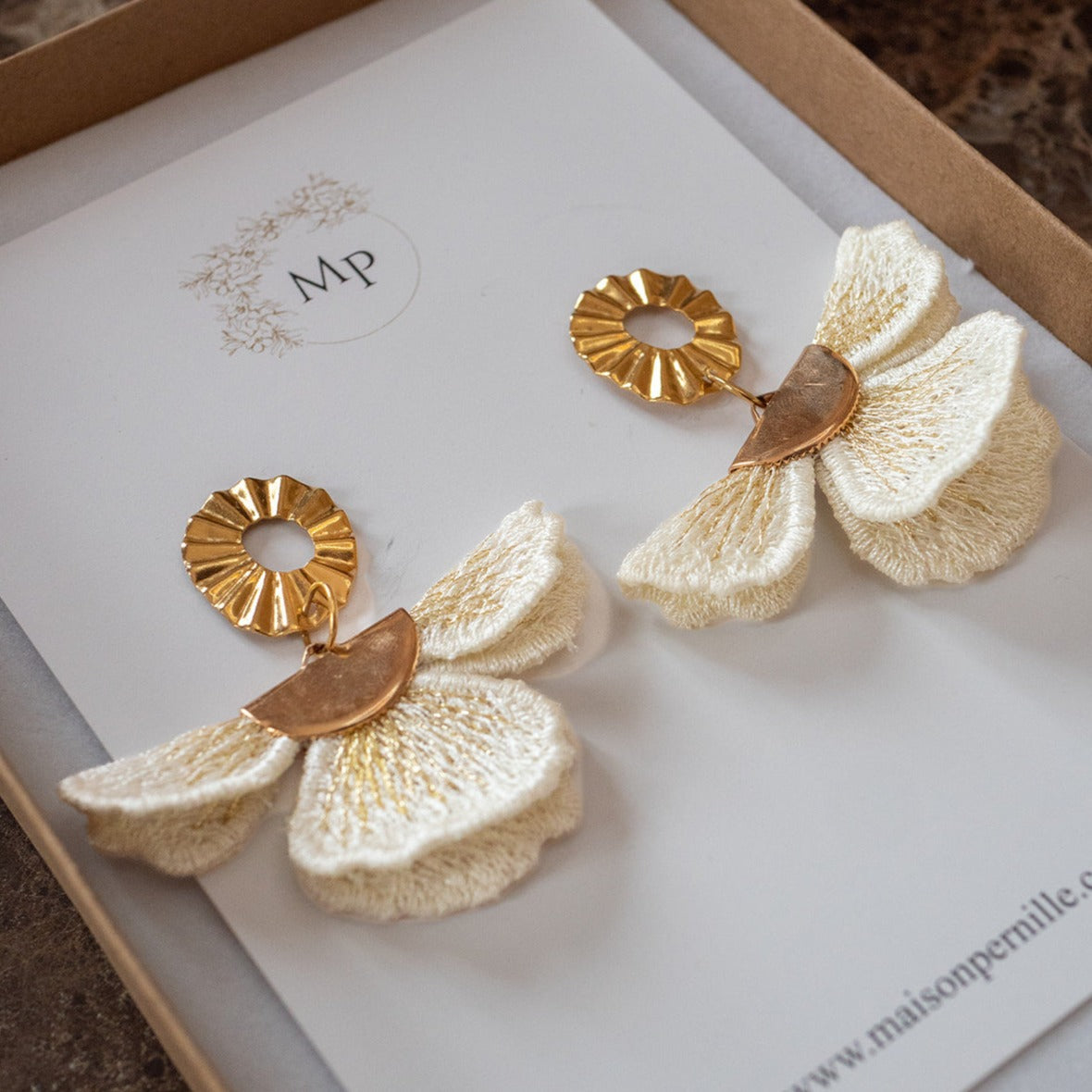 Boucles d'oreilles brodées personnalisées